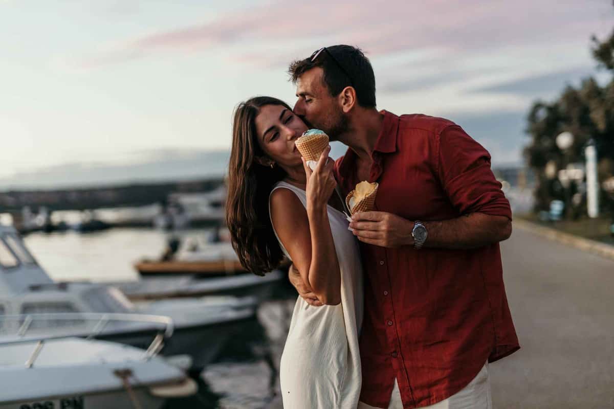 couple eating an ice cream