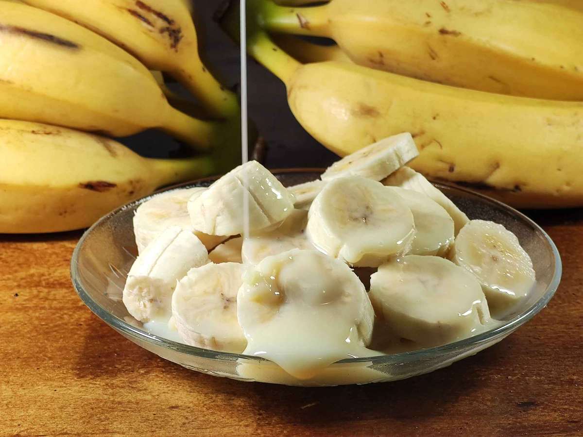 bananas with milk