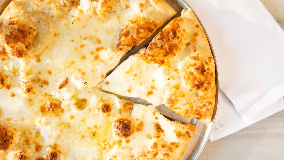 Classic white cheese pizza topped with melted mozzarella and bubbly golden-brown cheese on a hand-tossed crust, sliced and served on a metal pan – traditional New York–style cheese pizza perfect for a casual Italian pizzeria menu.