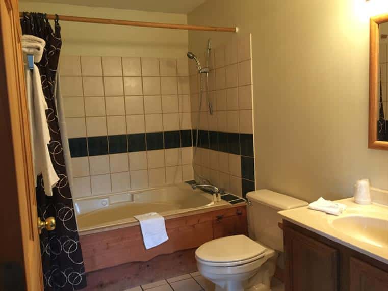 Bathroom with tub/shower, toilet, sink