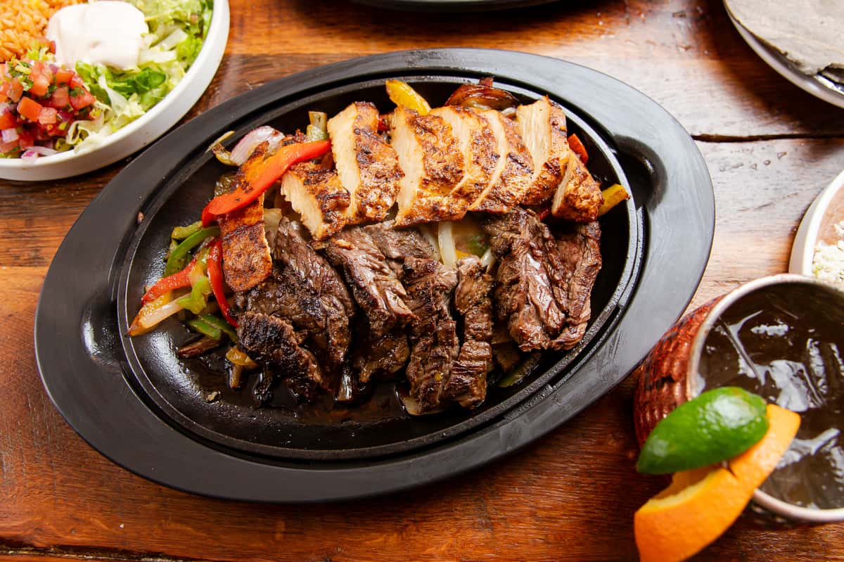 Pollo Y Asada Fajitas