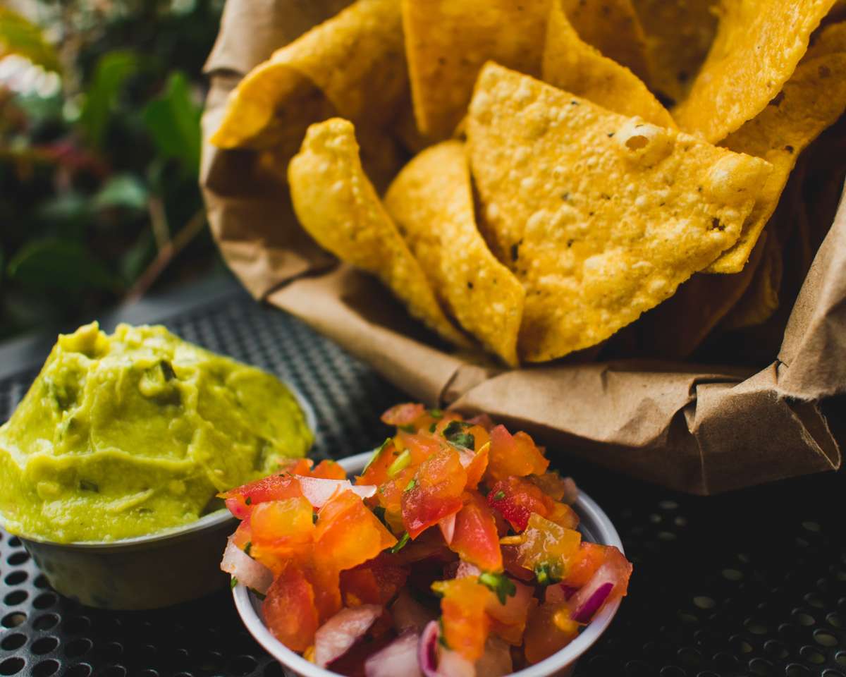 avocado pico de gallo and chips