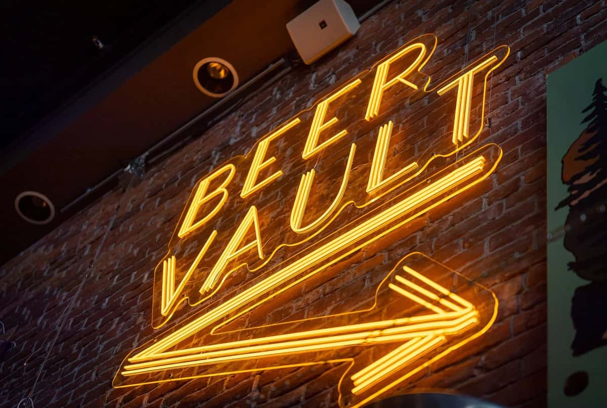 Beer Vault neon sign