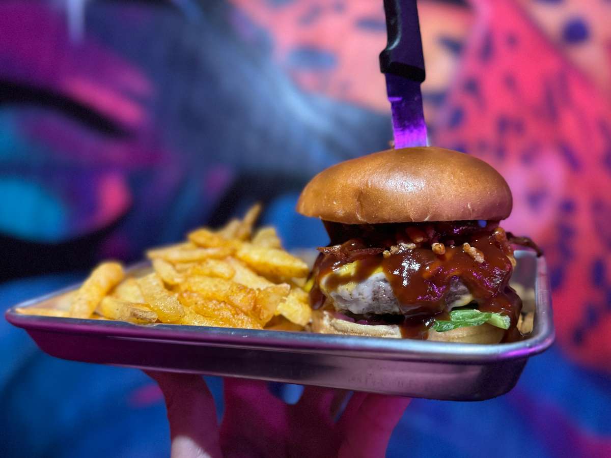 Barbarella-Que Burger with fries