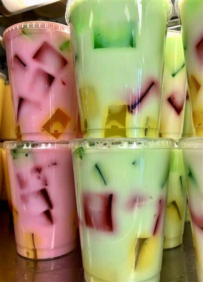 various flavors of gelatina en vaso