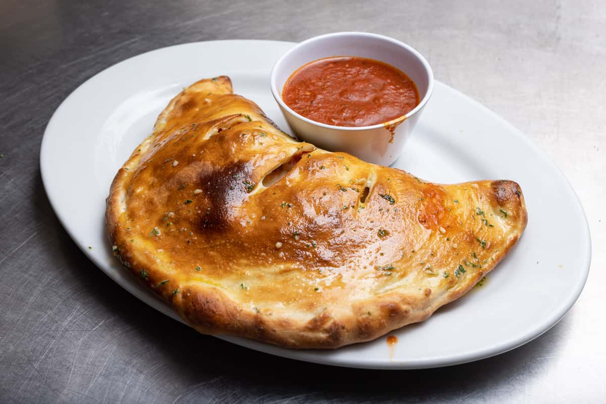 Mama Calzone - Food - Cannataros