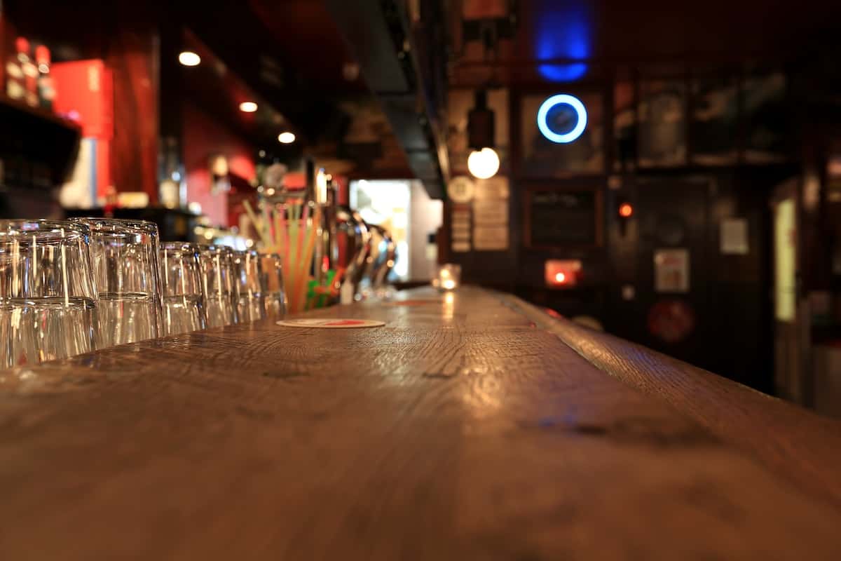 very old, rundown smokey b\\sports bar pub