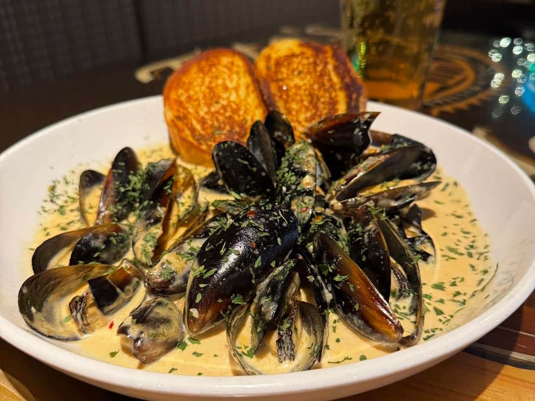 Creamy Spicy Paprika Mussels