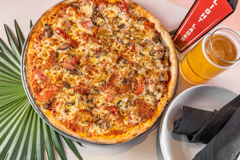 Spinatos pizza and beer