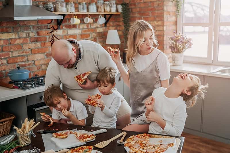 The Ultimate Guide to Homemade Pizza: Family Bonding Tips & Pro Secrets from 50 Years in the Business