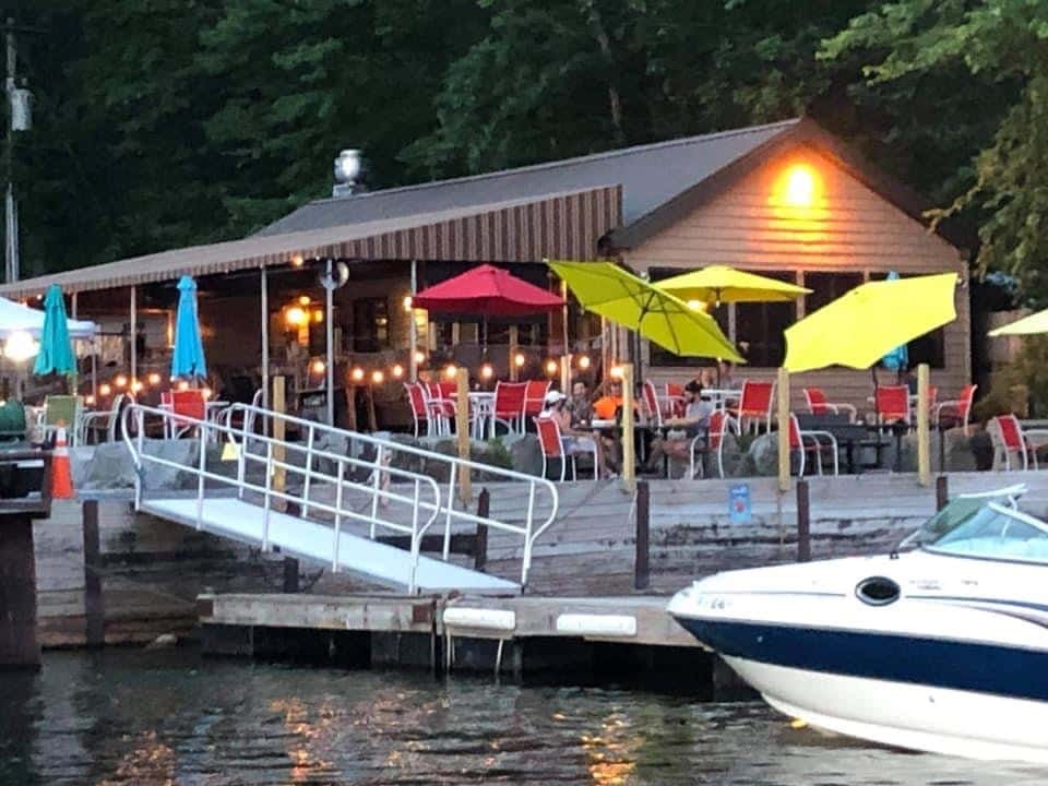lakeside dining