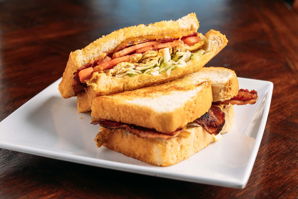 bacon breakfast sandwich 