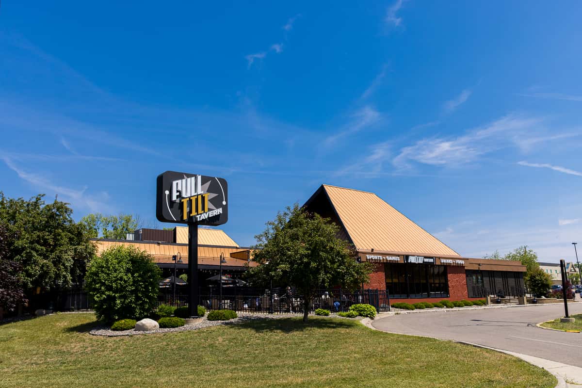 About - Full Tilt Tavern - Food and Sports Bar in Bloomington, MN