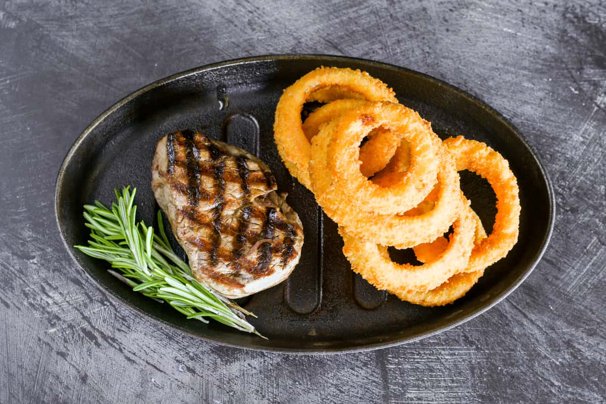 Filet with Onion Rings