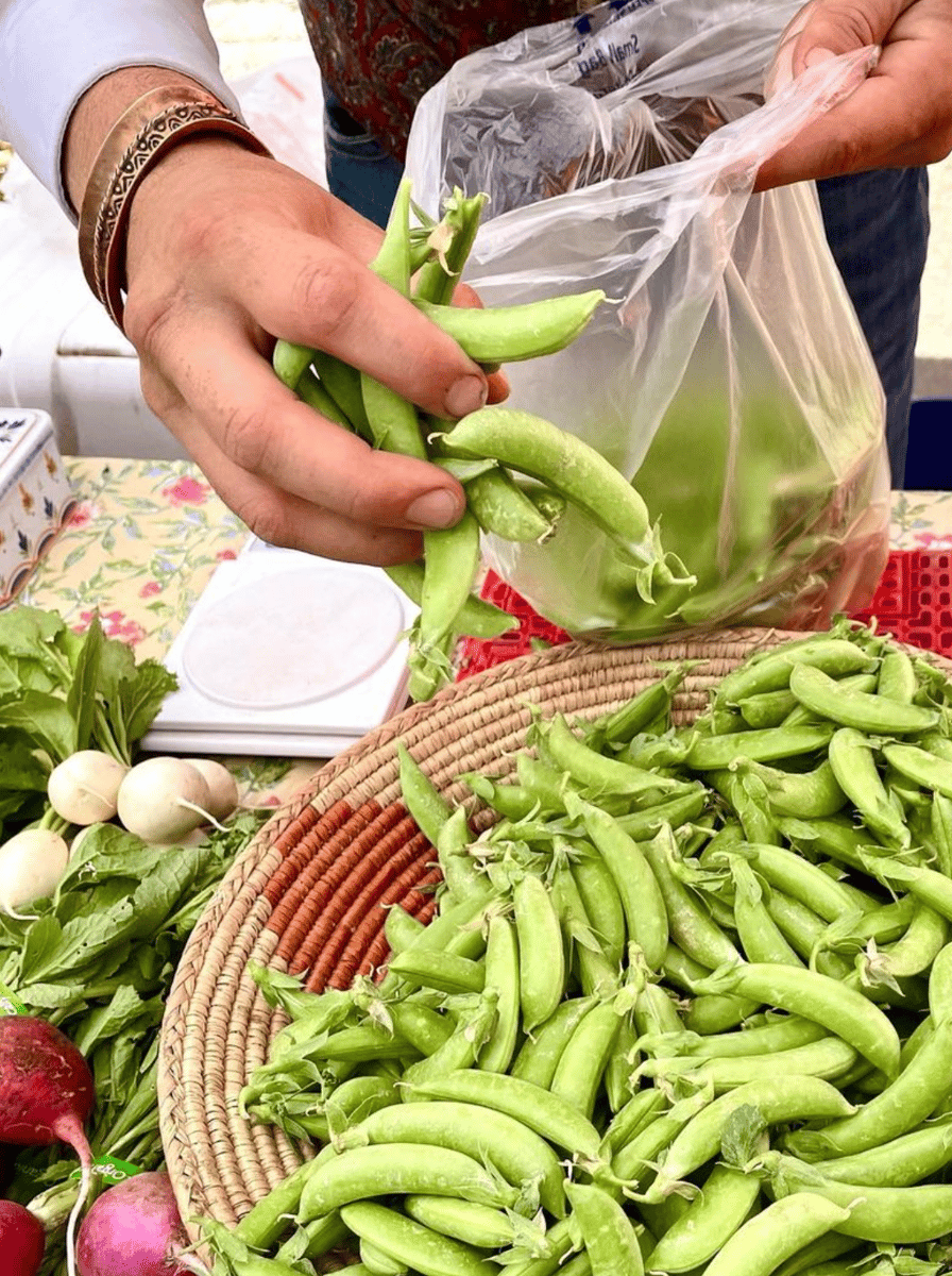 hand picking up green beans