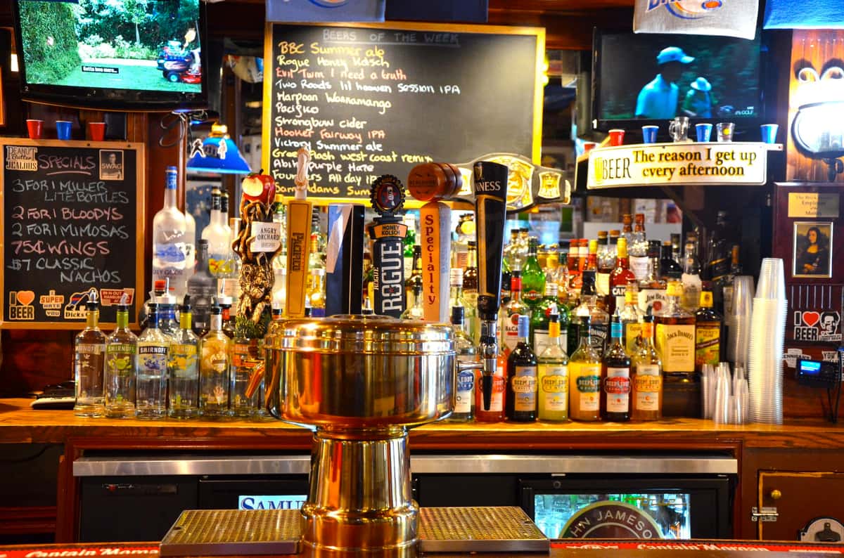 The Brickhouse Bar and Grill - Bar & in Stamford, CT