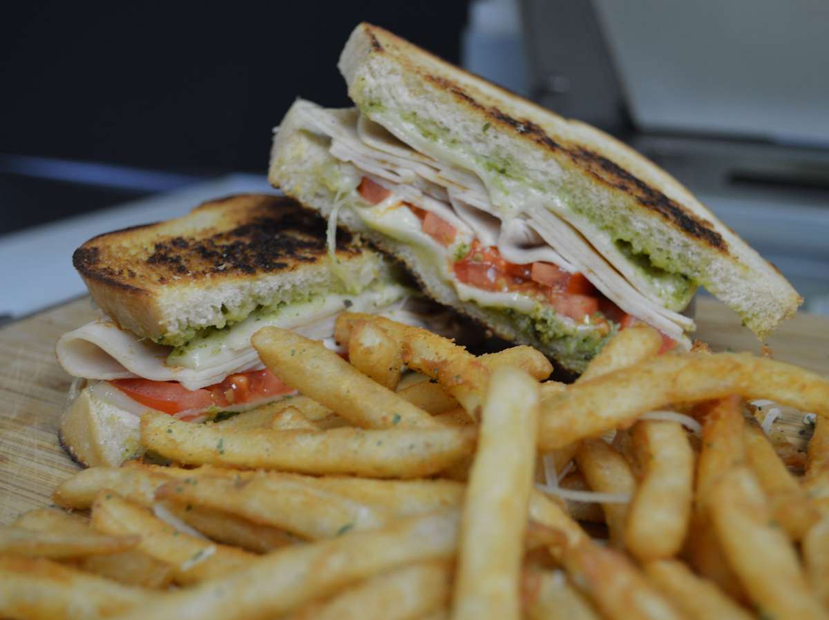 sandwich & fries