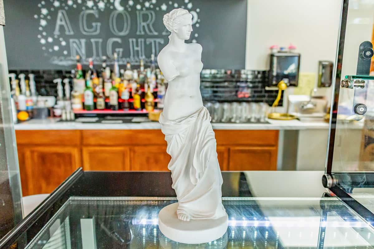 Cafeneo interior statue decor