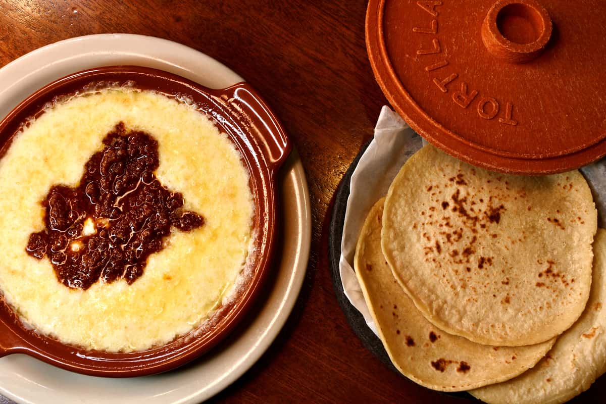 Queso flameado