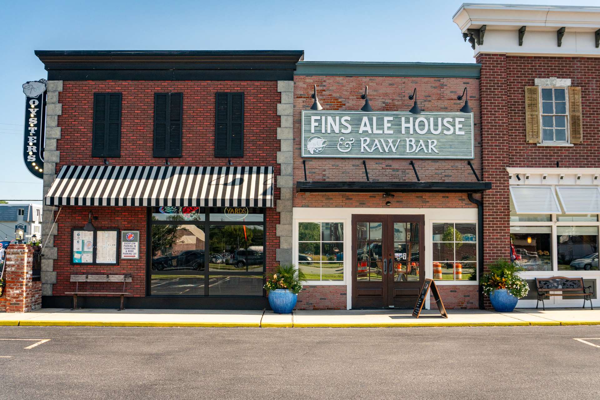 Fins Ale House and Raw Bar