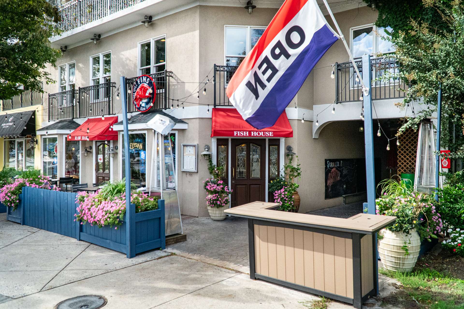 Fins Fish House and Raw Bar