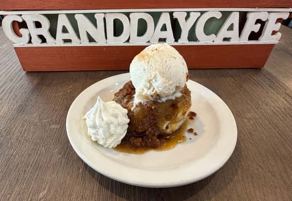 Apple Crisp Cake
