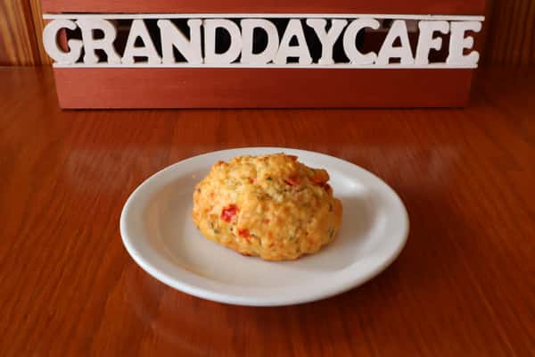 Red pepper & Cheddar Scone