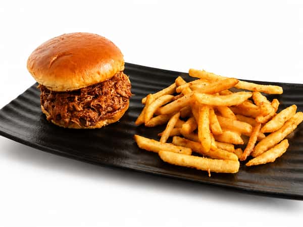 BBQ PULLED PORK SANDWICH