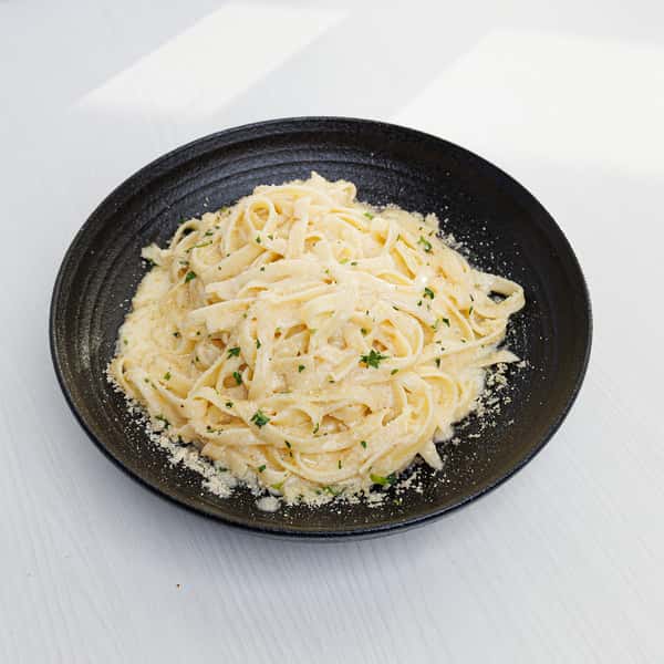 CHICKEN FETTUCCINE ALFREDO