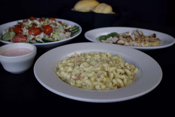 Gouda Mac & Grilled Chicken Family Meal