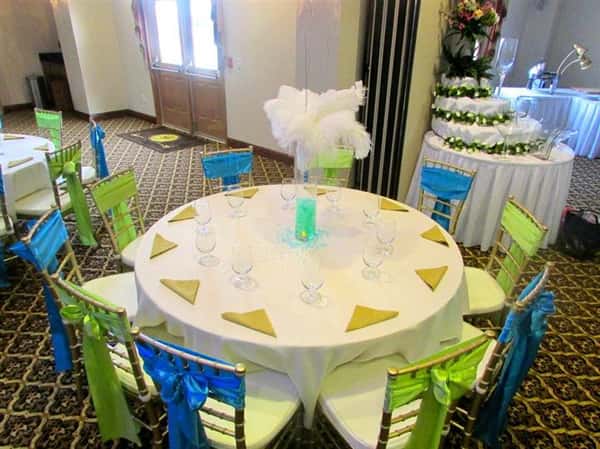 round table decorated for birthday party