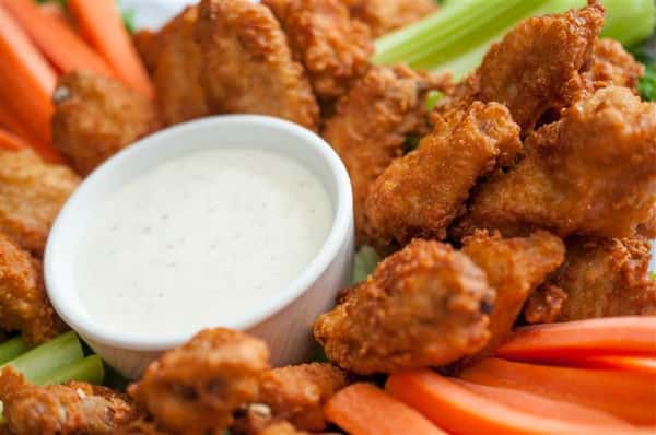 carrots and chicken nuggets with dipping sauce