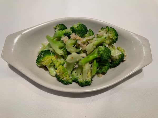 82. Stir Fried Broccoli in Garlic Sauce