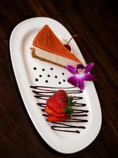 If you love guava… this is your dessert!
Rich, creamy cheesecake topped with a smooth guava glaze — every bite hits..
El final perfecto sí existe 🌺
Nuestro cheesecake de guayaba combina suavidad, dulzura y ese toque tropical que te va a encantar.