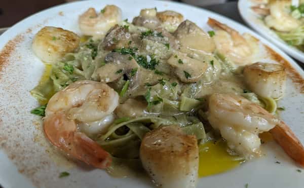 Sauteed Shrimp, Scallops, Mushrooms, a la Abbruzzese