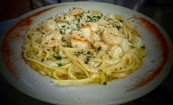 Shrimp and Scallops Scampi over Linguini