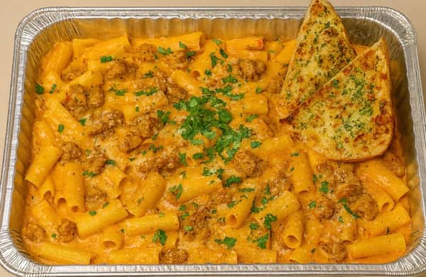 Sausage Rigatoni Allá-Vodka Tray