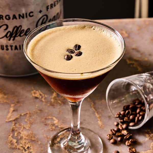 Brunch may bring you in, but our espresso martini might convince you to stay. ☕🍸
Smooth, bold, and just the right amount of indulgent, it is the perfect pick-me-up for brunch, an afternoon catch-up, or one more round for the table.
Come sip your new favorite at Dawn.
#DawnAMEatery #EspressoMartini #ChicagoCocktails #BrunchCocktails #HydeParkChicago
