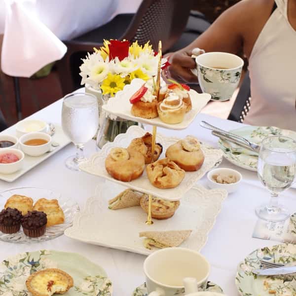 High Tea on the Veranda is more than tea. 🫖 🩵
It is savory bites, handcrafted sweets, beautiful details, and an afternoon designed for slowing down and enjoying the moment.
Join us Saturday, August 29. Reservations are limited. Link in Bio.
#HighTeaChicago #DawnAMEatery #AfternoonTea #ChicagoExperiences