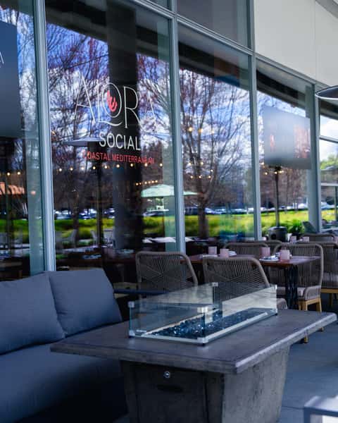 A glimpse inside Alora Social in San Ramon — where Mediterranean flavors meet California freshness. Golden light, colorful plates, and crafted cocktails set the scene for weekend brunches, sunset dinners, and unforgettable celebrations.