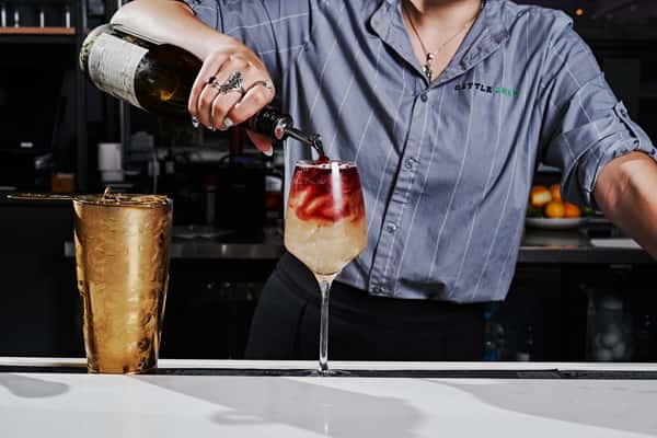 cocktail pour