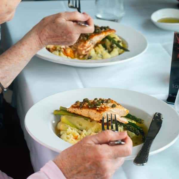 SALMON PICCATA