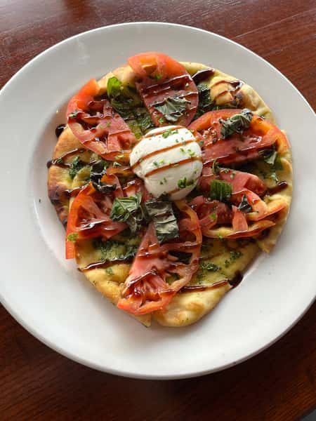 Heriloom Tomato & Burrata Flatbread