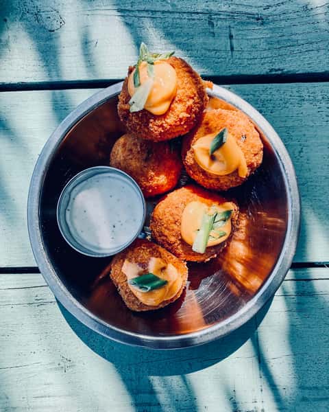 mAC N CHEESE BALLS