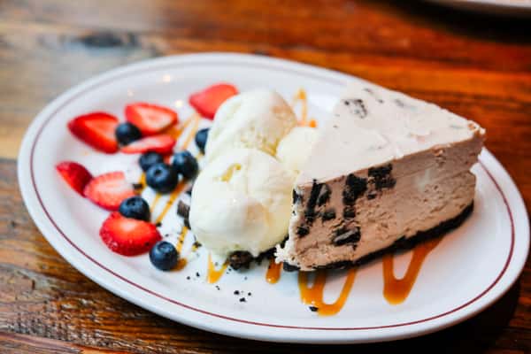 Oreo Cheesecake Pie