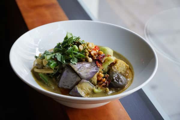 Green Curry Noodles (tofu, seasonal vegetables, rice noodles, herbs, crunchy mix)