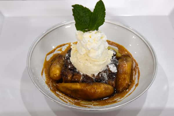 CINNAMON ROLL BREAD PUDDING