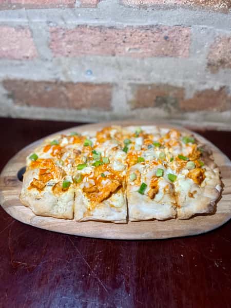 Buffalo chicken flatbread