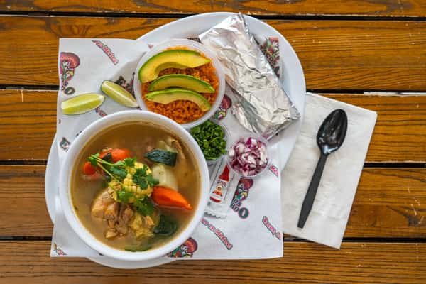 CALDO DE POLLO