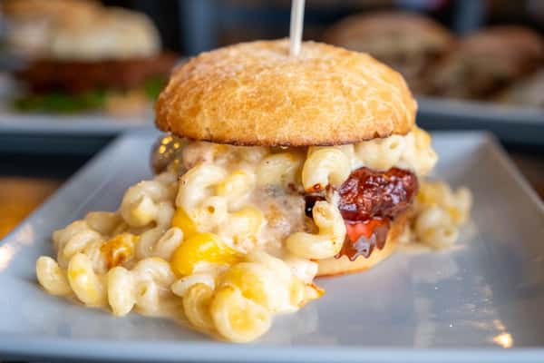 Wingzville Hot Chicken Sandwich with macaroni and cheese